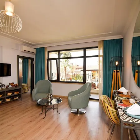 Апартаменты Lovely Flat With Balcony Near Hadrian's Gate Анталья