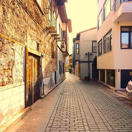 Lovely Flat With Balcony Near Hadrian's Gate Апартаменты