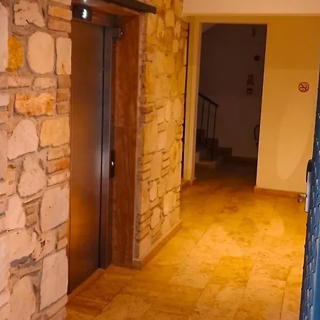 Lovely Flat With Balcony Near Hadrian's Gate Апартаменты Анталья