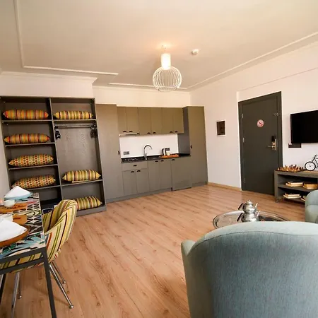 Apartment Lovely Flat With Balcony Near Hadrian's Gate *
