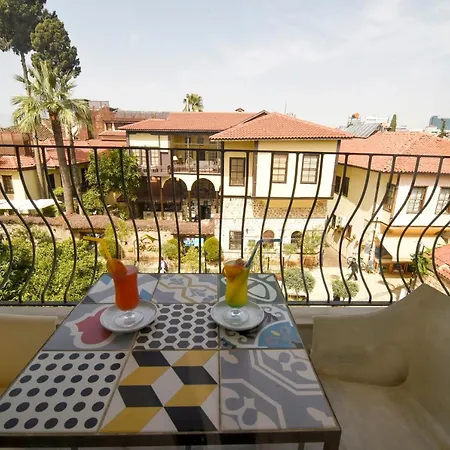 Apartment Lovely Flat With Balcony Near Hadrian's Gate