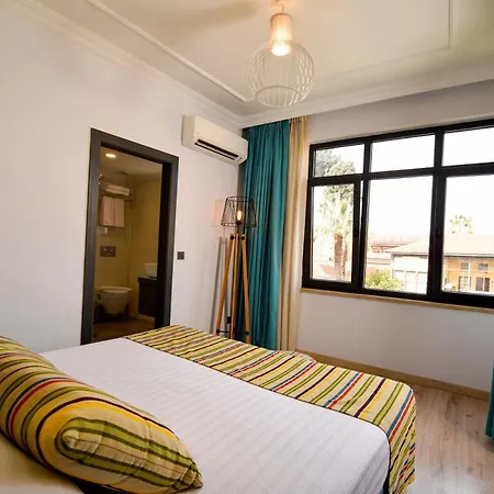 Apartment Lovely Flat With Balcony Near Hadrian's Gate