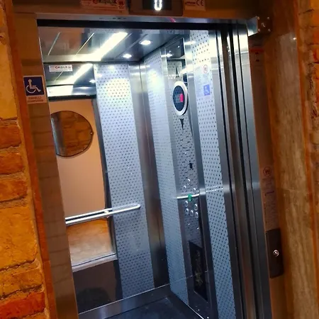Lovely Flat With Balcony Near Hadrian's Gate *