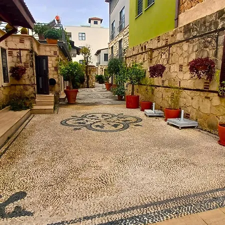 Lovely Flat With Balcony Near Hadrian's Gate Apartment Antalya